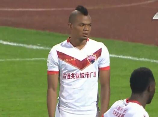 在今天凌晨结束的意甲联赛中，尤文图斯主场1-0击败那不勒斯。